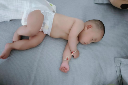 阳谷宝宝老打喷嚏怎么办 阳谷宝宝老打喷嚏怎么办